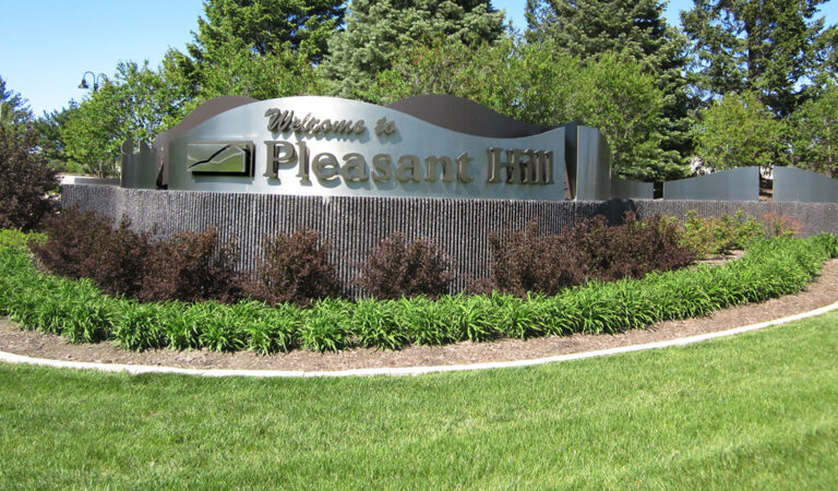Branded gateway installation for the city of Pleasant Hill
