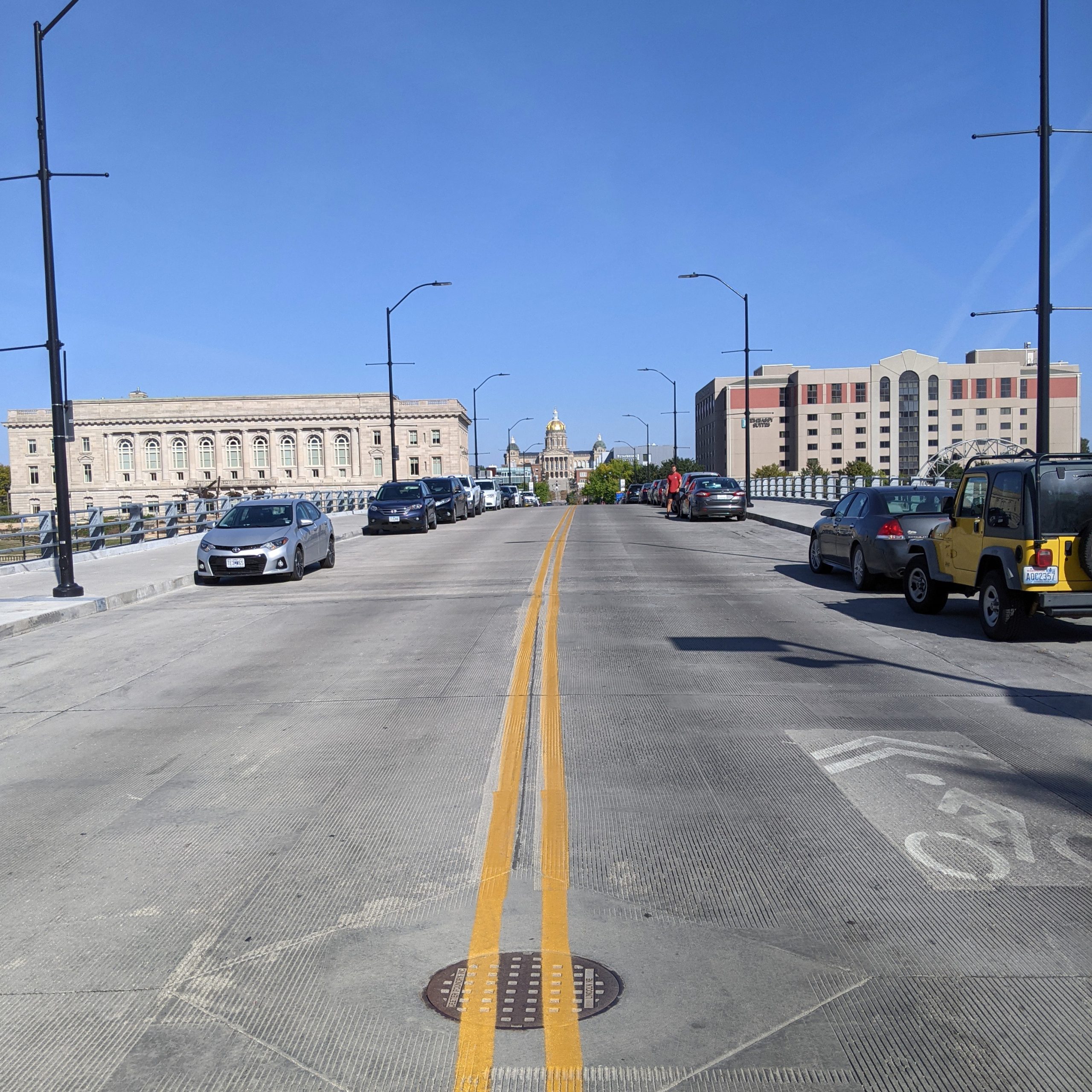 Des Moines bridge and sidewalk