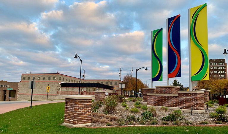 Down town Roundabout|sculpture at night time|Small town roundabout|Fort Dodge Iowa Roundabout|Fort Dodge Iowa Roundabout|Roundabout in Iowa|Clock tower in down down square|Clock Tower||Roundabout Fort Dodge Locations