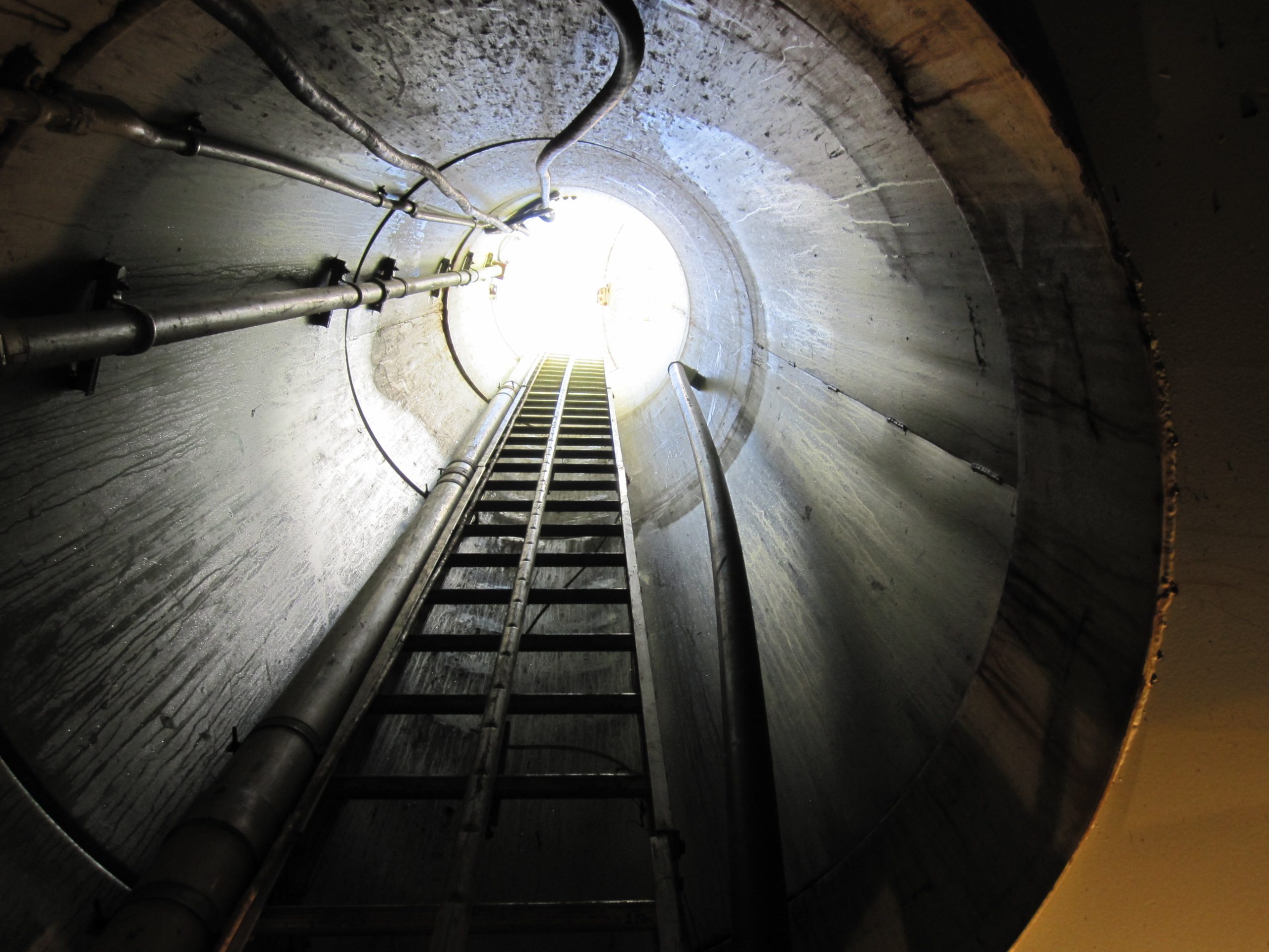 tunnel view from bottom of sac city pump looking up ladder